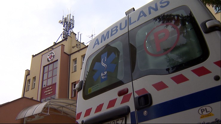 Pacjent zmarł czekając na karetkę. Szpital jest po drugiej stronie ulicy