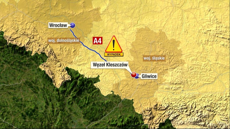 Karambol na A4. Jedna osoba nie żyje, trzy są ciężko ranne