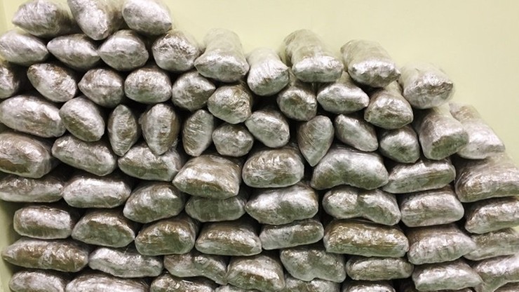 27 kg marihuany w podłodze mercedesa