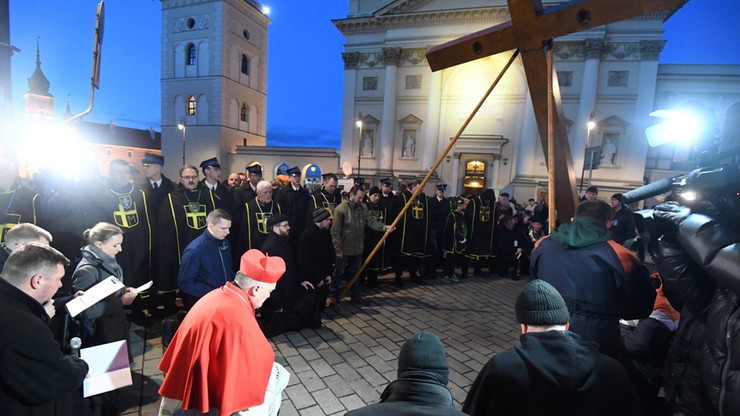 "Miłość płynie z krzyża". Droga krzyżowa w Warszawie