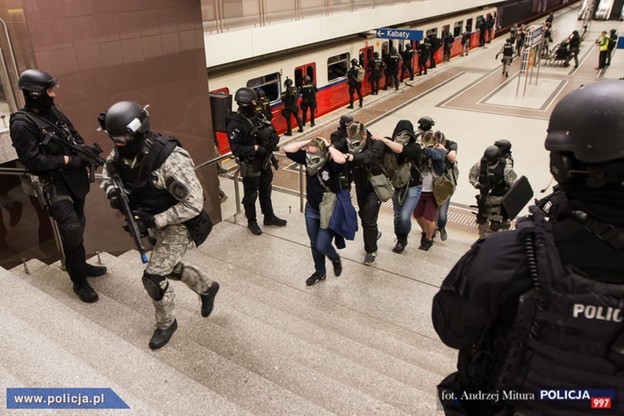 Tak GROM odbijał zakładników w warszawskim metrze