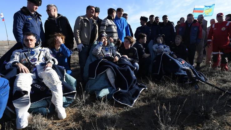 Trzej kosmonauci powrócili na Ziemię. Wylądowali w Kazachstanie