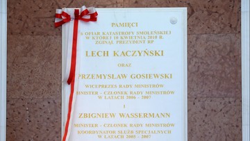 11-04-2017 16:03 Smoleńska tablica w kancelarii premiera bez zmian. Tylko z nazwiskami polityków PiS