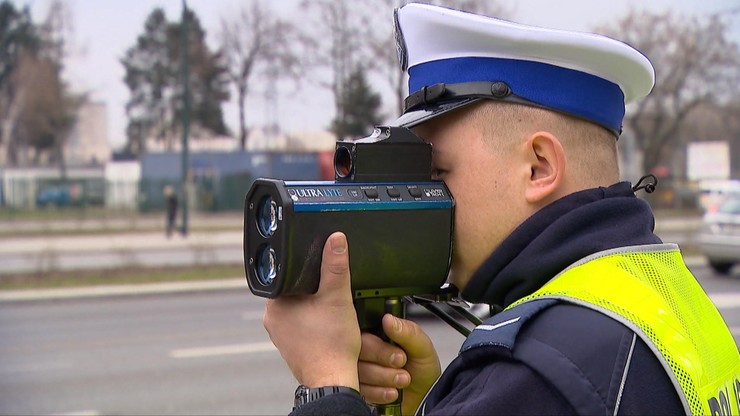 Zabieranie prawa jazdy za przekroczenie prędkości niezgodne z konstytucją - senatorowie chcą zmian