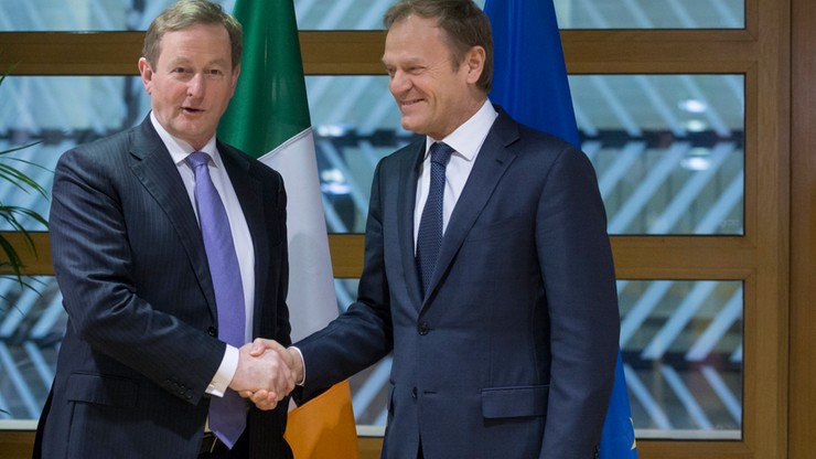 Premier Irlandii może zastąpić Tuska - uważa irlandzka gazeta. Ale tylko jeśli ten zrezygnuje