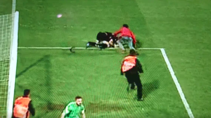 Kibic Trabzonsporu pobił sędziego w trakcie meczu. Spotkanie przerwane