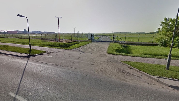 Incydent na Okęciu. Uszkodzenie samolotu transportowego przy lądowaniu. Zapaliło się podwozie Casy