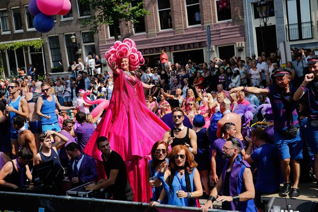 Parada gejów w Amsterdamie. Wśród uczestników Conchita Wurst i unijna komisarz