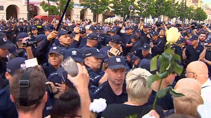 Bezpłatnie pomogą "ewentualnie zatrzymanym" 10 lipca. Akcja warszawskich adwokatów