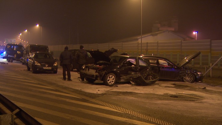 Wypadek Macierewicza. "Krew kierowcy samochodu szefa MON zbadano po 3 godzinach"