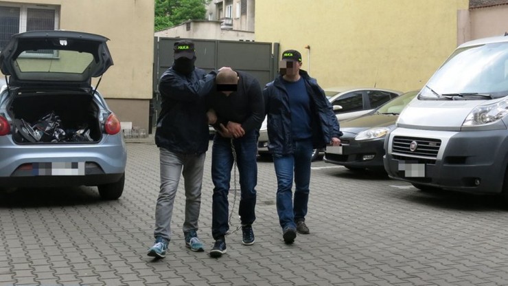 Napadali na TIR-y, włamywali się do luksusowych posiadłości. CBŚP rozbiło gang, który działał od 17 lat