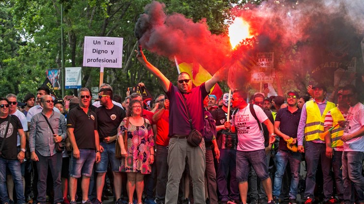 Hiszpańscy taksówkarze protestują przeciwko Uberowi i Cabify