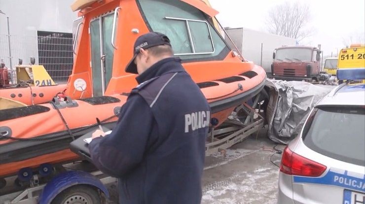 Odzyskano skradzioną motorówkę WOPR. Złodziej w rękach policji
