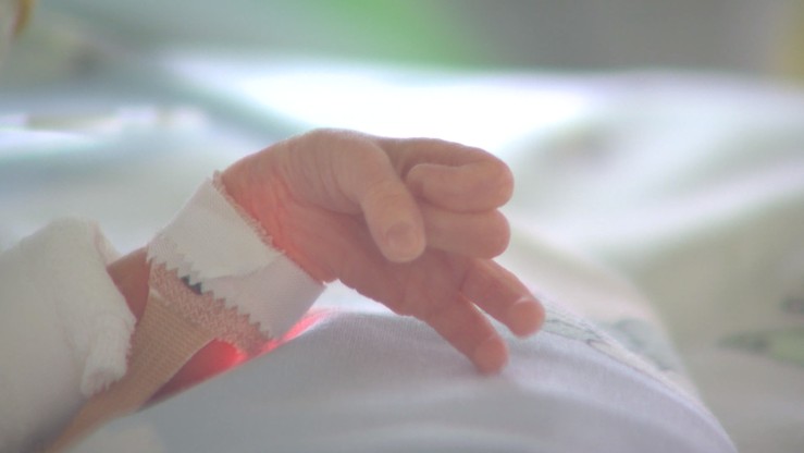 Uratowano dziecko zmarłej kobiety. 55 dni żyło w jej ciele