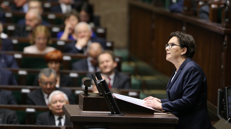 Kluby oceniają wystąpienie Kopacz: "żenujące", "dobre i merytoryczne"