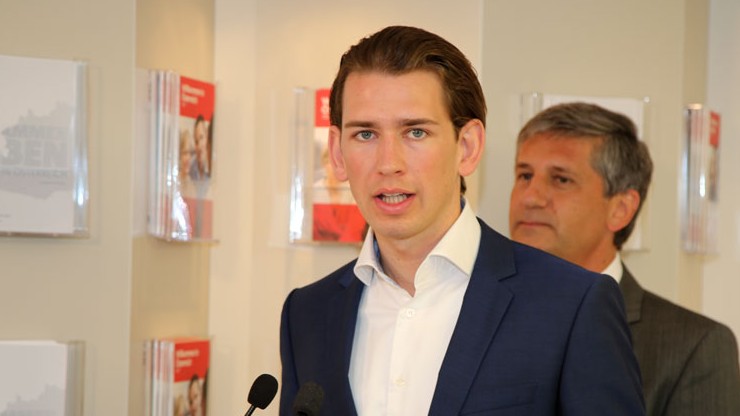Austria: UE powinna zamknąć uchodźców na wyspach