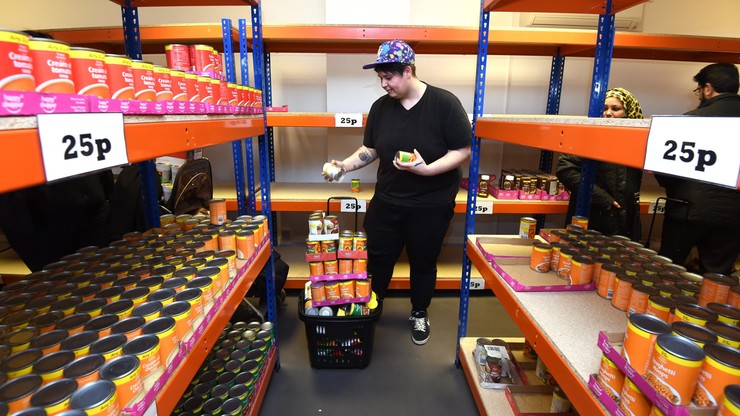 Londyński market z jedzeniem po 25 pensów zamknięty po jednym dniu. Wyprzedano cały towar