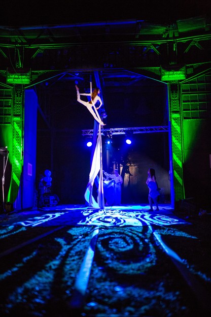 Teatr akrobatyczny z pierwszym występem w dawnej parowozowni