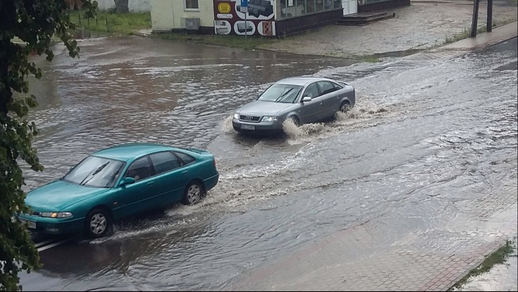 Silne burze z gradem nad Polską. Ponad 760 interwencji straży pożarnej