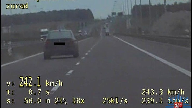 Jechał ponad 240 km/h. Wiózł żonę i dzieci. Stracił prawo jazdy