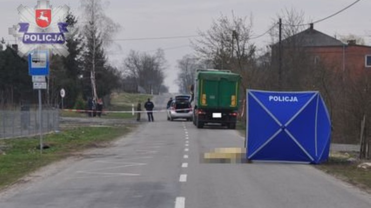 Ciężarówka przejechała po leżącym na drodze 17-latku. Do wypadku doszło o świcie