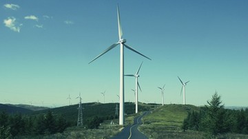 17-08-2017 07:55 Ministerstwo chce zastąpić spójnik "a" spójnikiem "albo". Farmy wiatrowe znów można by budować tuż obok domów