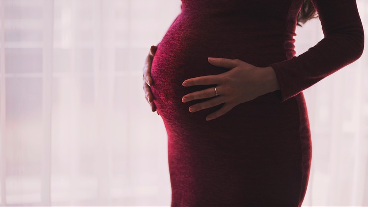 "Zdolność prawną ma również dziecko poczęte". Projekt zakazujący aborcji skierowany do sejmowej komisji