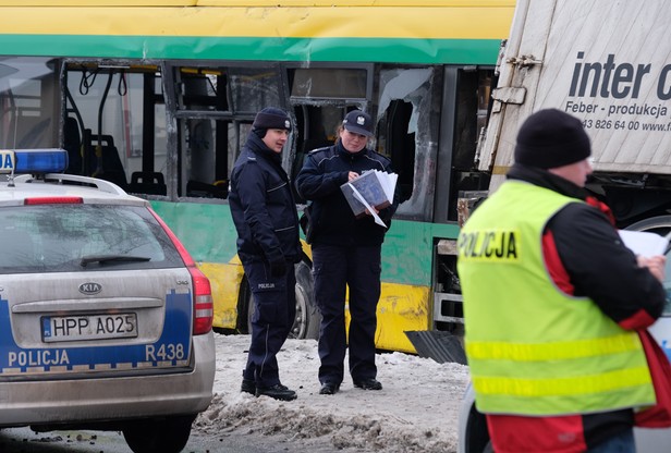 Bojszowy. Autobus zderzył się z ciężarówką. Są ranni
