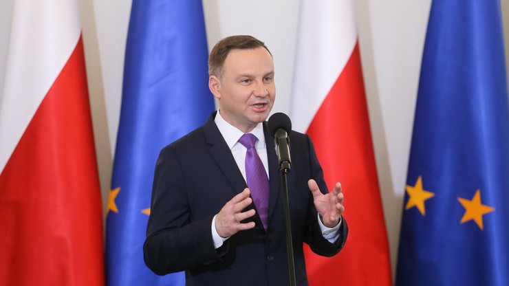 Prezydent: ktoś być może chce, by Polacy zobaczyli bijatykę na Krakowskim Przedmieściu
