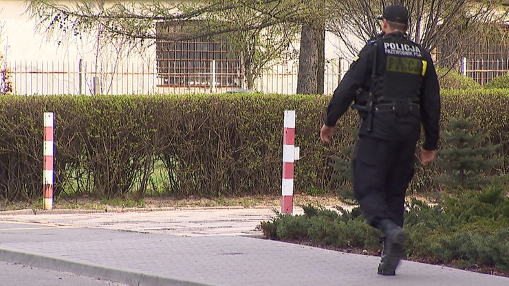 Opiekowali się noworodkiem. Byli tak pijani, że zasnęli