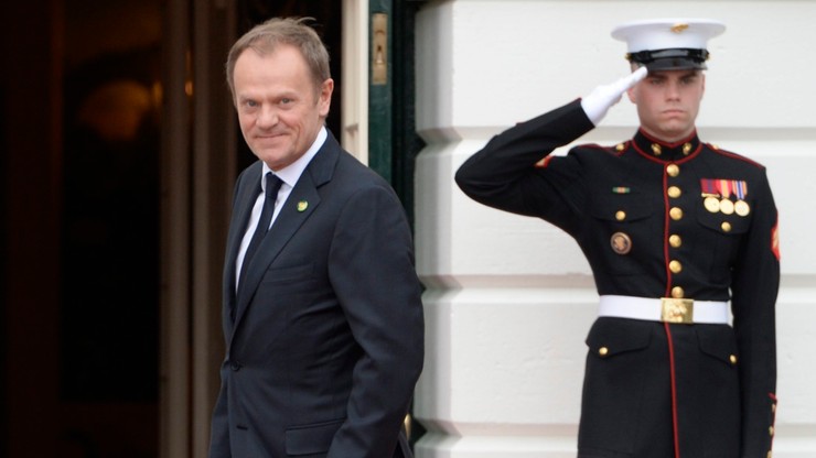 Tusk oddał hołd poległym amerykańskim żołnierzom