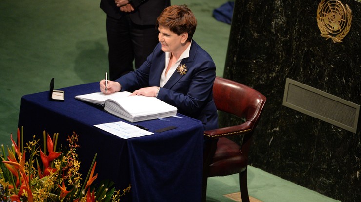 "Znalazły się w nim postulaty, na których nam zależało". Premier Szydło podpisała porozumienie klimatyczne