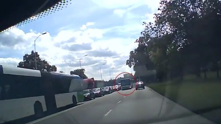 W centrum Szczecina jechał pod prąd. Kierowca miejskiego autobusu stracił pracę