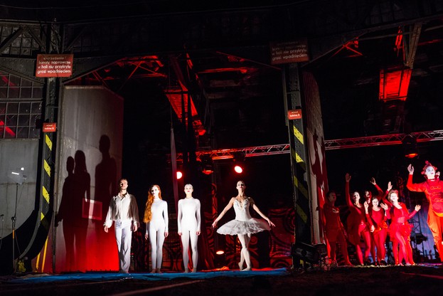 Teatr akrobatyczny z pierwszym występem w dawnej parowozowni