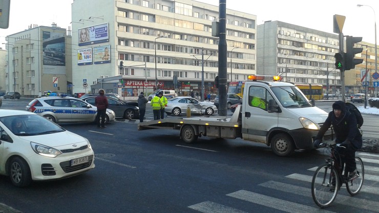 Kolizja na skrzyżowaniu ulic Grójeckiej i Kopińskiej w Warszawie (wideo)