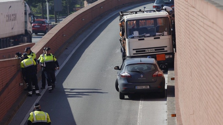 Barcelona jechał pod prąd ciężarówką z butlami gazowymi