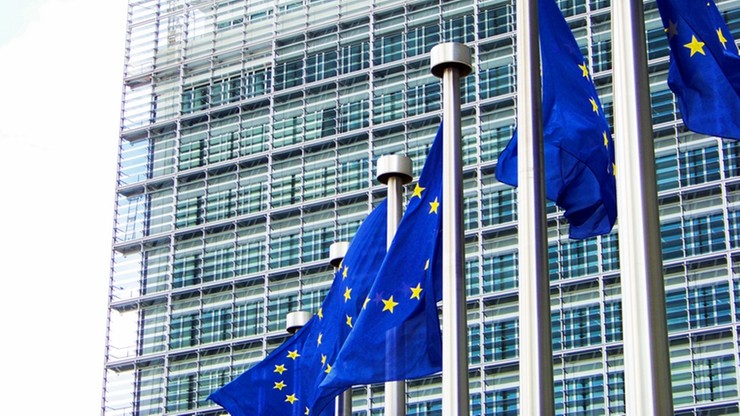 "Nowa ustawa o TK nie rozwiewa kilku istotnych obaw i budzi nowe". Komisja Europejska zajmie się Polską