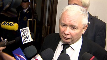 13-10-2016 12:28 "Kaczyński zagląda nam do łóżek, my zajrzymy mu przez płot". "Czarny protest" przed domem lidera PiS