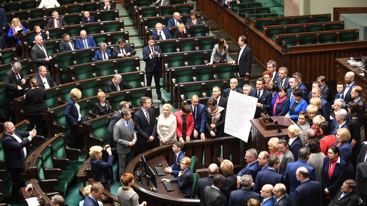 "Wytwórnia muzyczna może np. zaproponować posłance Musze nagranie płyty". Jaki o różnych konsekwencjach protestu opozycji