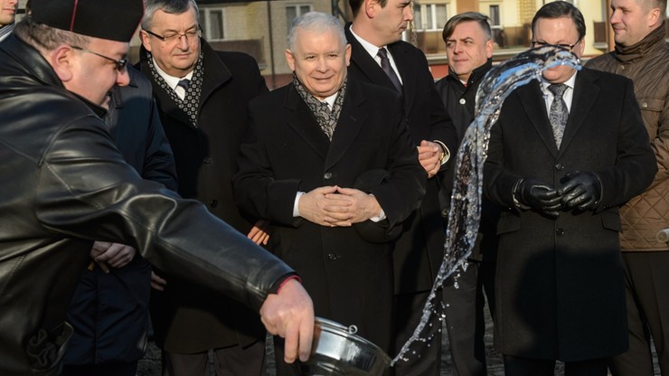 "Nikt tutaj niczego nie fałszował. Nie przyszli, to wyznaczono innych". Kaczyński o głosowaniu w Sali Kolumnowej