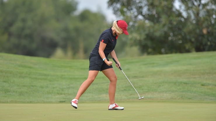 Głębokie dekolty, krótkie spódniczki i leginsy zakazane dla golfistek. Nowe przepisy dot. strojów