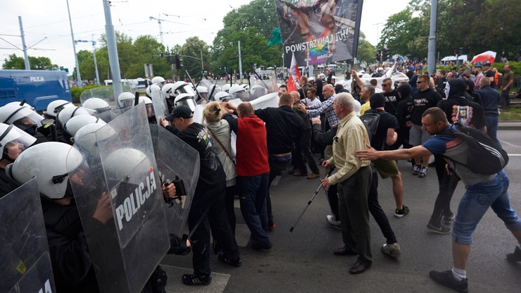 KGP: policjanci w Gdańsku profesjonalni, wątpliwości ws. przymusu