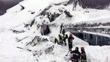 19-01-2017 22:10 Maleją szanse na odnalezienie żywych w zasypanym hotelu we Włoszech