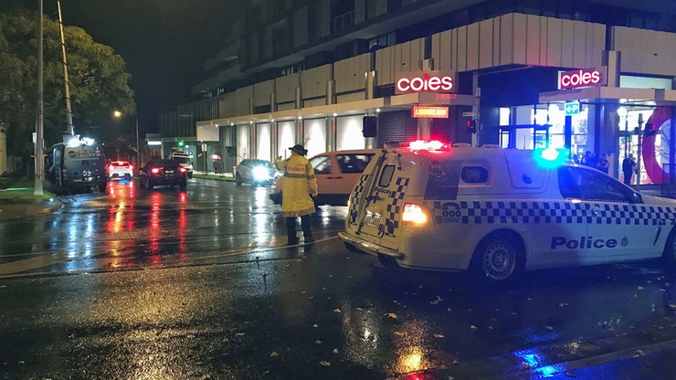 Strzelanina na przedmieściach Melbourne. Policjanci odbili zakładniczkę