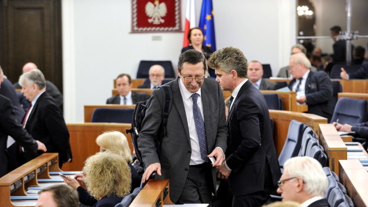 Senat proponuje poprawki dot. statusu członków komisji weryfikacyjnej