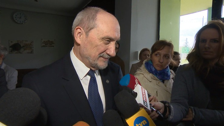 Macierewicz chce rozwiązać Akademię Obrony Narodowej i powołać Akademię Sztuki Wojennej