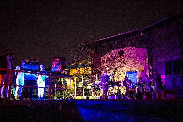 Teatr akrobatyczny z pierwszym występem w dawnej parowozowni