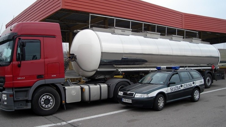 Celnicy zatrzymali transporty nielegalnego paliwa