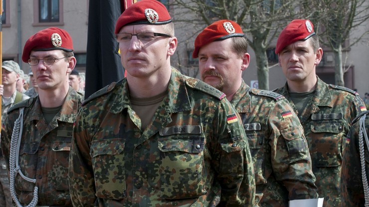 Niemcy powiększają armię "ze względu na dzisiejszą sytuację". Prasa chwali te plany