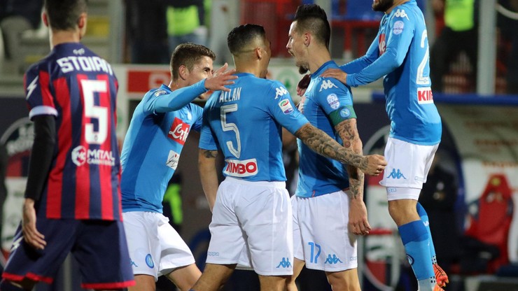 Napoli ciągle przed Juve! Skromne zwycięstwo nad Crotone